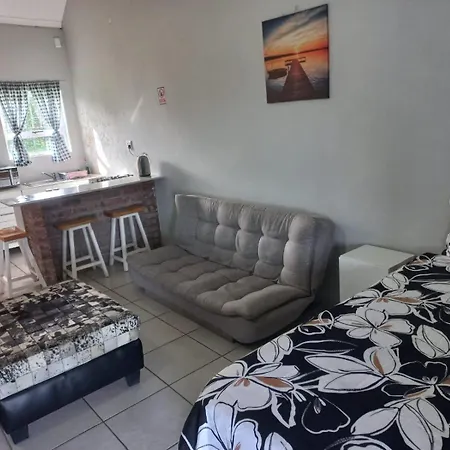 Blue Mountain Farm Lodge, Cabins & Cottages Swellendam Room photo